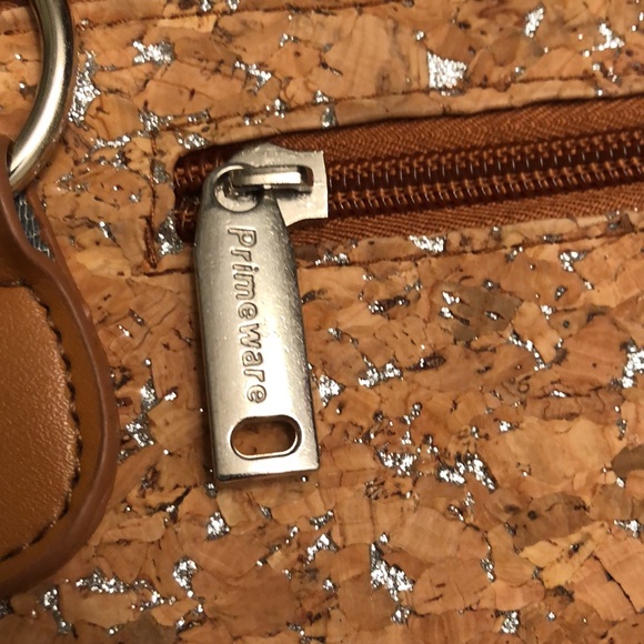 PRIMEWARE CORK & METALLIC SILVER THERMAL INSULATED WINE BAG & MULTI-TOOL - #491 - Picture 10 of 11